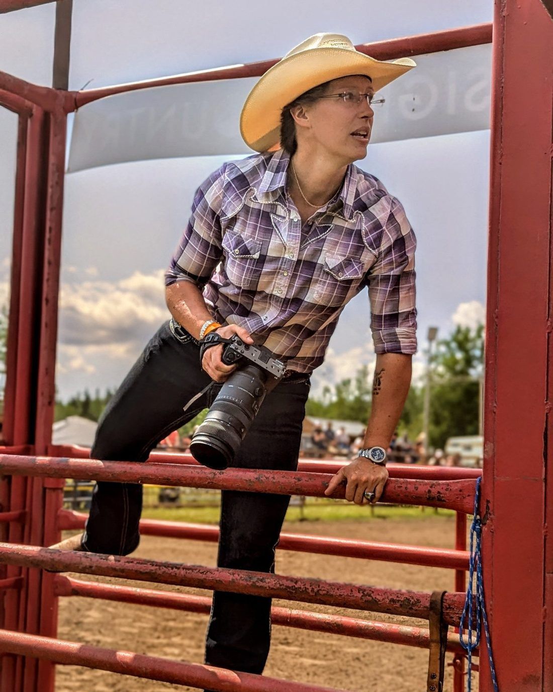 Belina Hooper with her camera at a rodeo